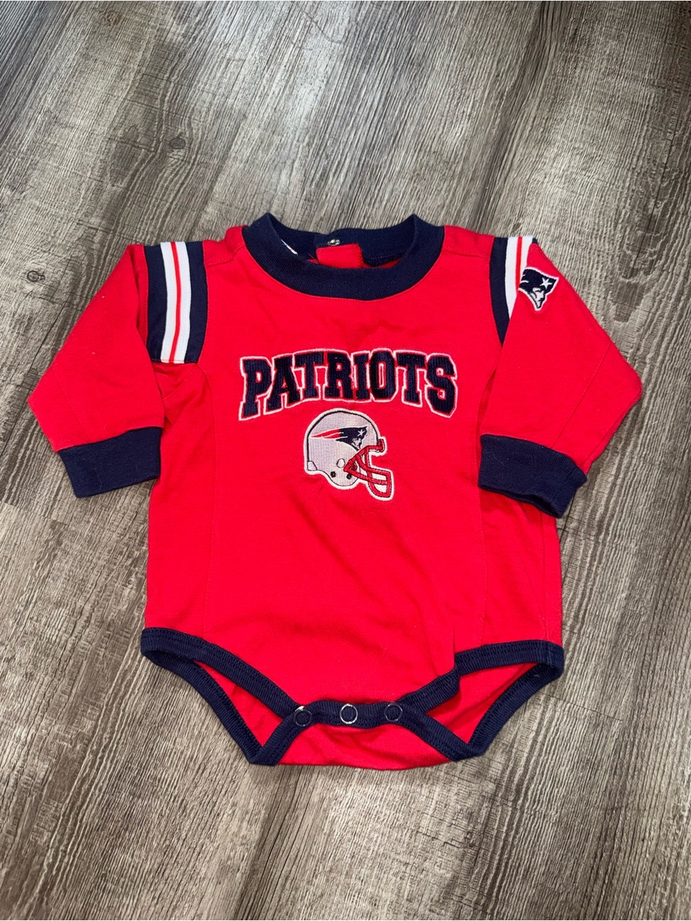 NFL Baby Boy Patriots Long Sleeve Bodysuit Size 6-9 Months